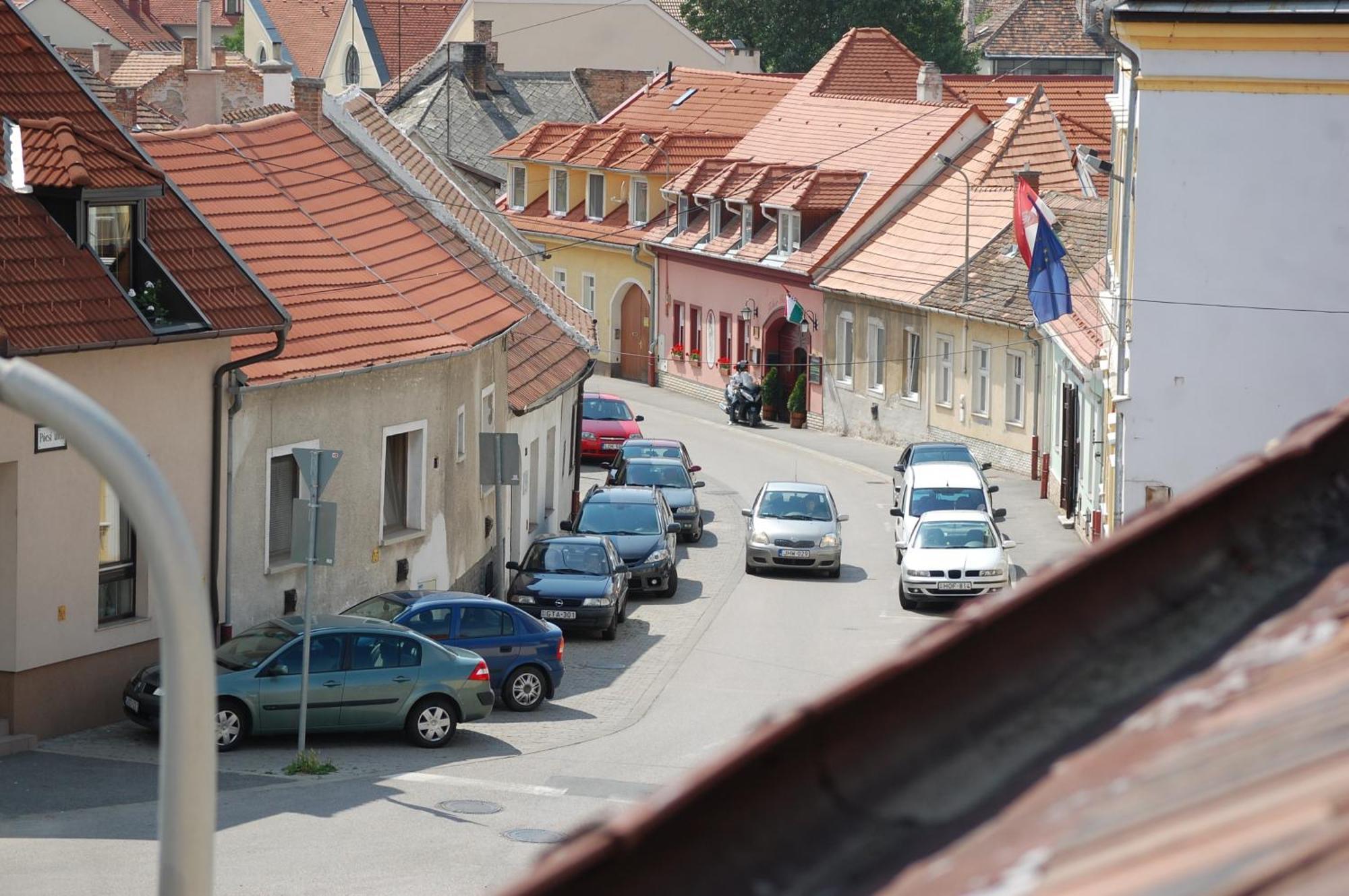 Fenyes Vinorium Bed & Breakfast Sopron Exterior photo